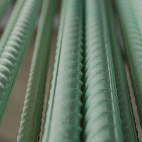 Yeşil renkli epoksi ile kaplanmış inşaat demiri fotoğrafı